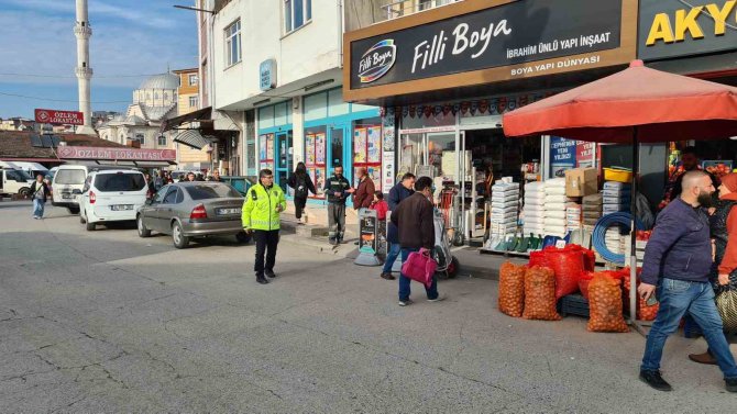 Kaldırıma Önüne Eşya Koyan Esnafa Ceza