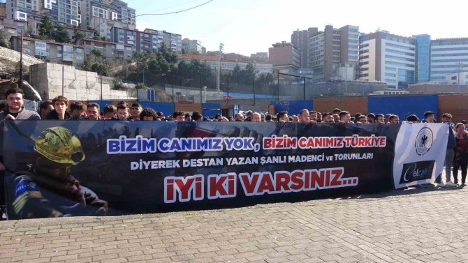 Üretimi Durdurarak 500 Kişiyle Dostluk Maçına Geldiler