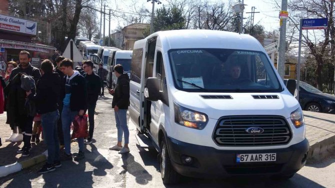 Üretimi Durdurarak 500 Kişiyle Dostluk Maçına Geldiler