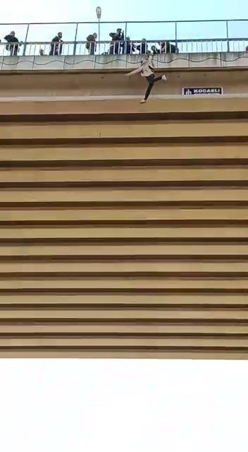 Viyadükten Böyle Atladı, Korku Dolu Anlar Kamerada