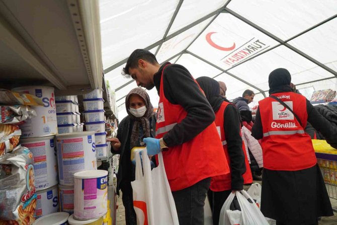 Deprem Bölgesinde 5 Sosyal Market Açıldı