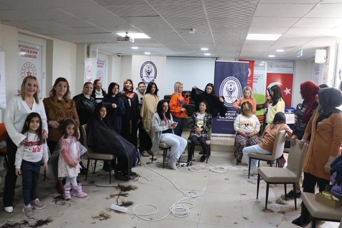 Depremzede Kadın Ve Çocuklara Ücretsiz Saç Kesimi Ve Cilt Bakımı Hizmeti^