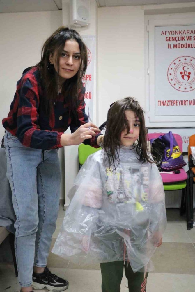 Depremzede Kadın Ve Çocuklara Ücretsiz Saç Kesimi Ve Cilt Bakımı Hizmeti^
