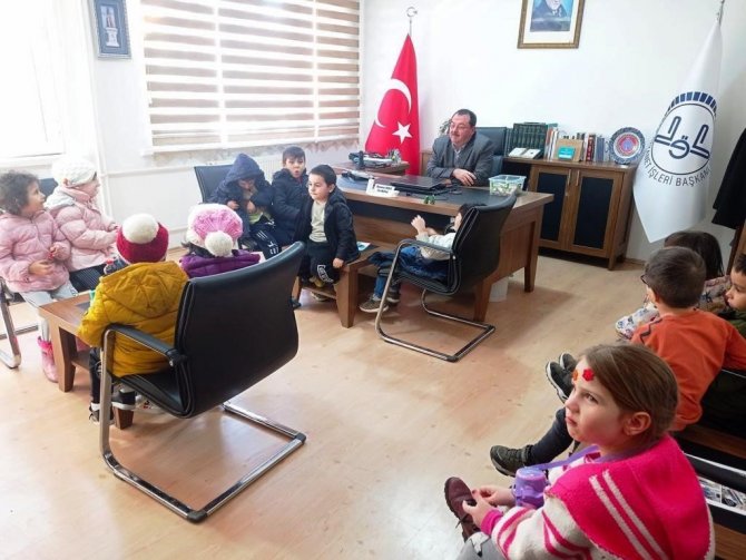 Altıntaş’ta Kur’an Kursu Öğrencileri Harçlıklarını Depremzedelere Bağışladı