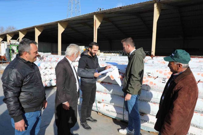 Alanya’da Çiftçilere 8 Bin 400 Metrekare Sera Naylonu Teslim Edildi