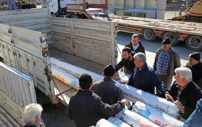 Alanya’da Çiftçilere 8 Bin 400 Metrekare Sera Naylonu Teslim Edildi