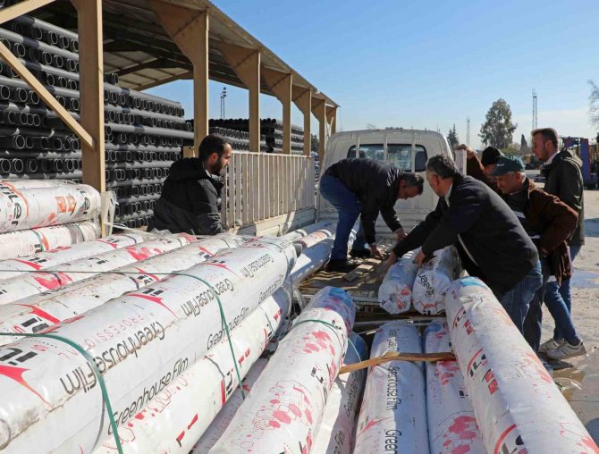 Alanya’da Çiftçilere 8 Bin 400 Metrekare Sera Naylonu Teslim Edildi