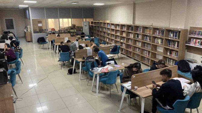 Buharkentli Gençlerin Belediye Kütüphanesine İlgisi Arttı