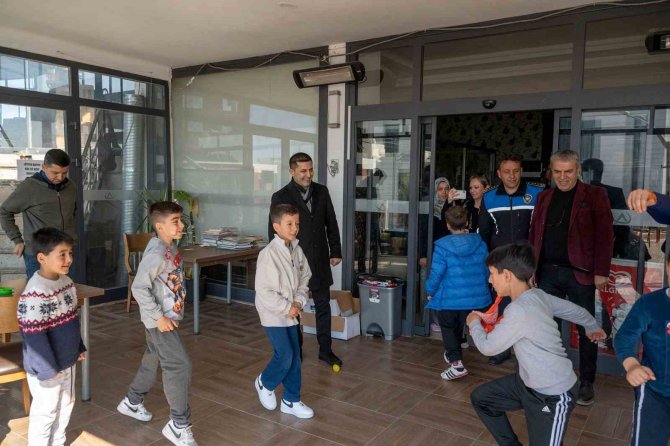 Başkan Günel, Depremzedeler İle Görüştü