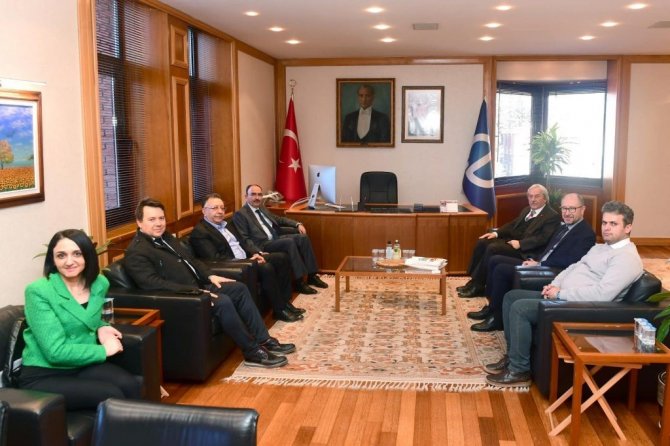 Başkan Şahin Ve Rektör Beydemir, Deney Hayvanları Araştırma Ve Uygulama Merkezini Gezdi