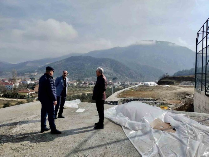 Başkan Yaman, Halı Saha Tesisinde Ve Mesire Alanında İnleceme Yaptı