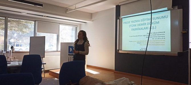 Fabrika Çalışanlarına Gönüllü Proje Eğitimi Verildi
