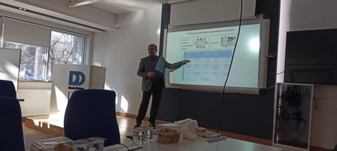 Fabrika Çalışanlarına Gönüllü Proje Eğitimi Verildi