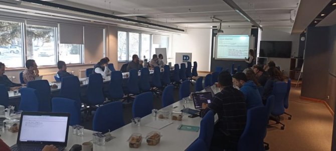 Fabrika Çalışanlarına Gönüllü Proje Eğitimi Verildi