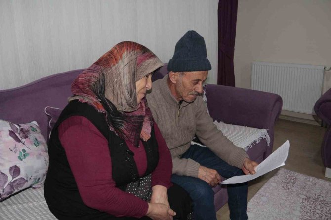 Depremzede Halk Ozanından Yürekleri Sızlatan Deprem Şiiri