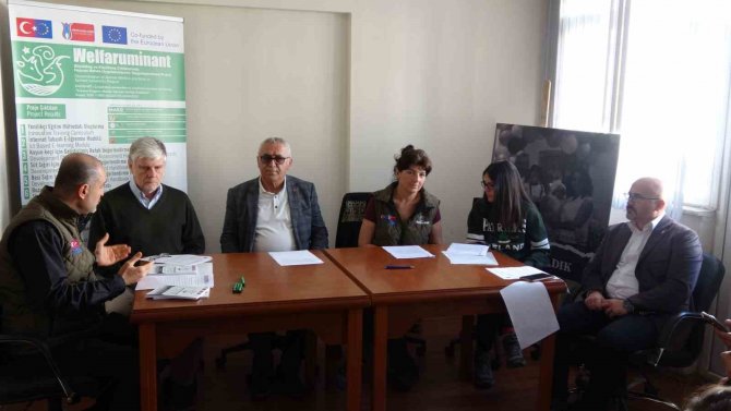 İ̇talyan Ve Portekizli Ekipten Depremzedelere Bağış