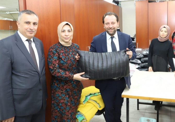 Olgunlaşma Enstitüsü Deprem Bölgesine Uyku Tulumu Üretiyor