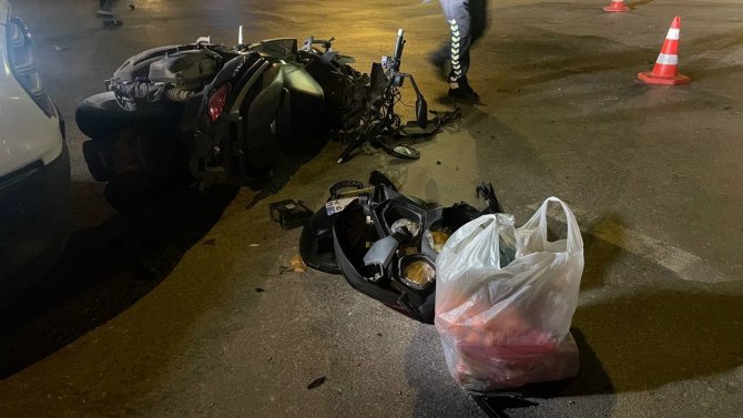 Kamyonet İle Motosiklet Çarpıştı: 1’i Ağır 2 Yaralı