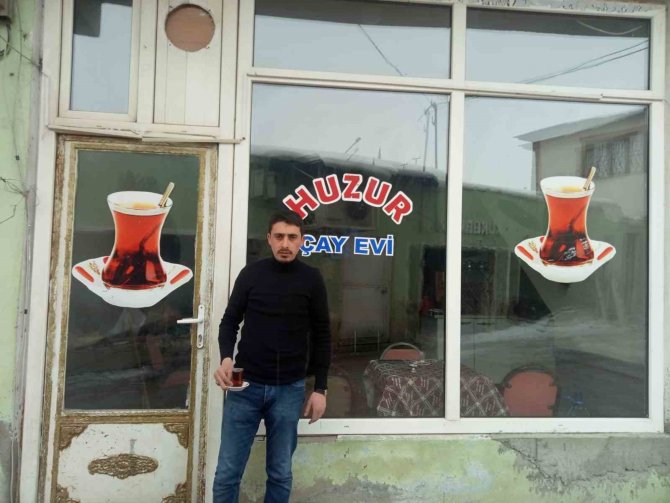 Çayevi Sahibi Bir Günlük Hasılatı Depremzedelere Bağışladı