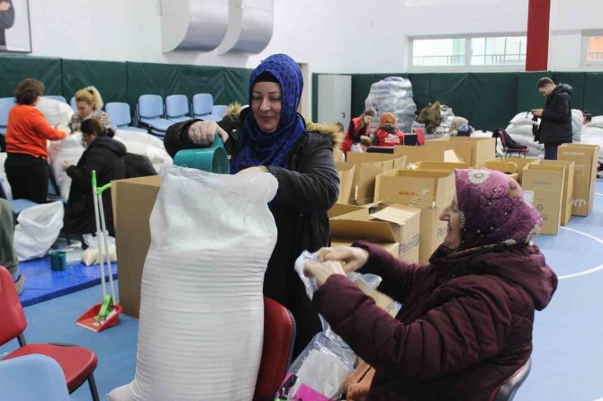 Kırklareli’nden Depremzedelere 20 Ton Kuru Gıda Ve Yağ Desteği