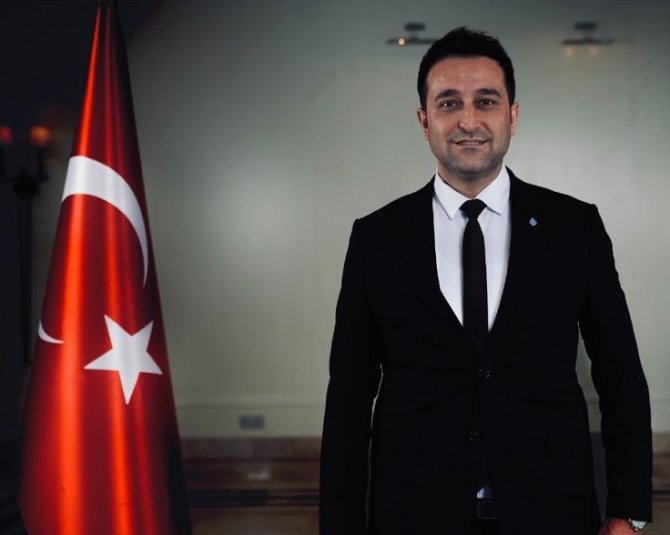 Deva Partisi İ̇l Başkanı Lüks Otomobiliyle Kaza Yaptı