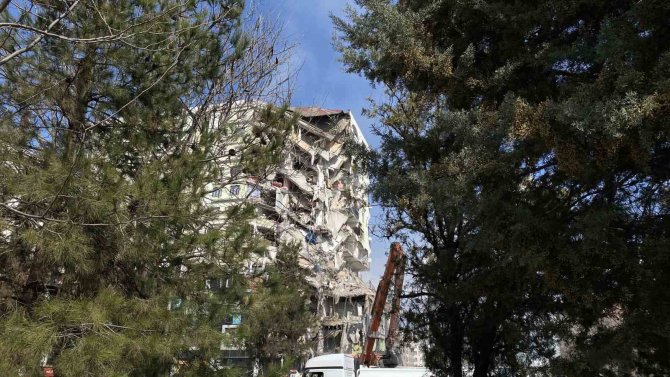 Diyarbakır Barosu Başvurdu, Mahkeme Yıkım İşlemlerini Durdurdu