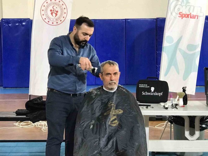 Gönüllü Berber Ve Kuaförler, Depremzedeleri Tıraş Etti