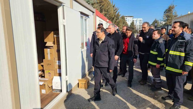 Bakan Dönmez, "Hem Çalışanlarımız Hem De Bölge İnsanı 2 Bin Konteynerlik Kent Planlanıyor’