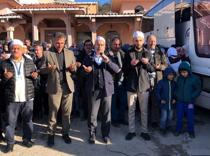 Emet’te 73 Kişilik Umre Kafilesi Dualarla Uğurlandı