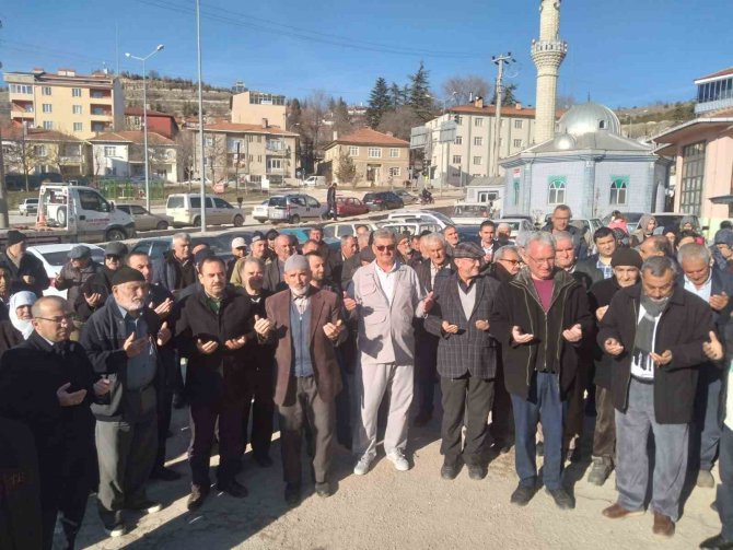 Emet’te 73 Kişilik Umre Kafilesi Dualarla Uğurlandı