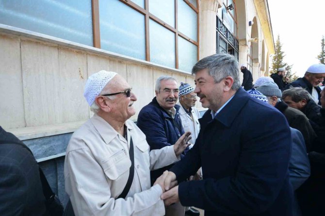 Gediz’de 31 Vatandaş Dualarla Umreye Uğurlandı