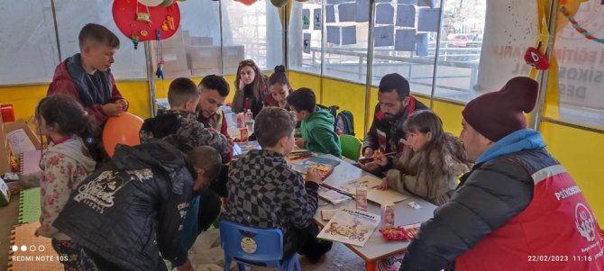Hakkari’deki Gezici Kütüphane Deprem Bölgesinde
