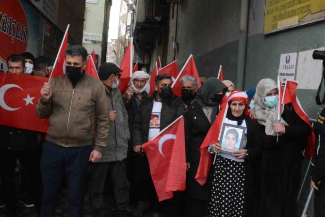 Hakkarili Annelerin Evlat Nöbeti 42’nci Haftada
