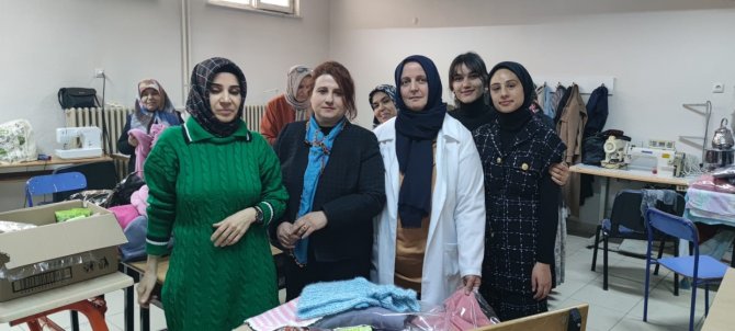 Depremzedeler İçin Kıyafet Hazırladılar