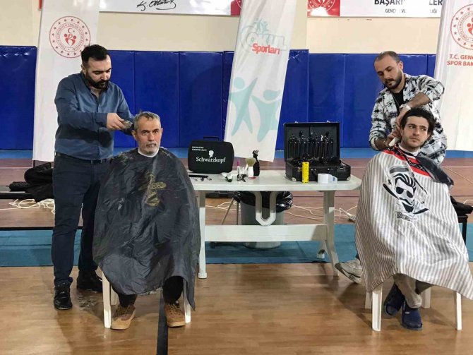 Gönüllü Berber Ve Kuaförler, Depremzedeleri Tıraş Etti