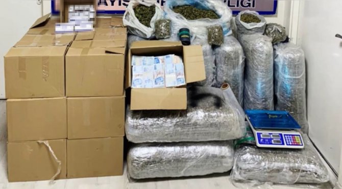 İ̇zmir’de Zehir Tacirlerine Büyük Darbe: 114 Tutuklama