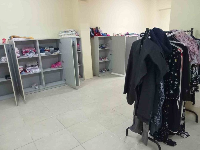 Kemalpaşa’daki Vakıf, Depremzedeler İçin Mağazaya Dönüştürüldü