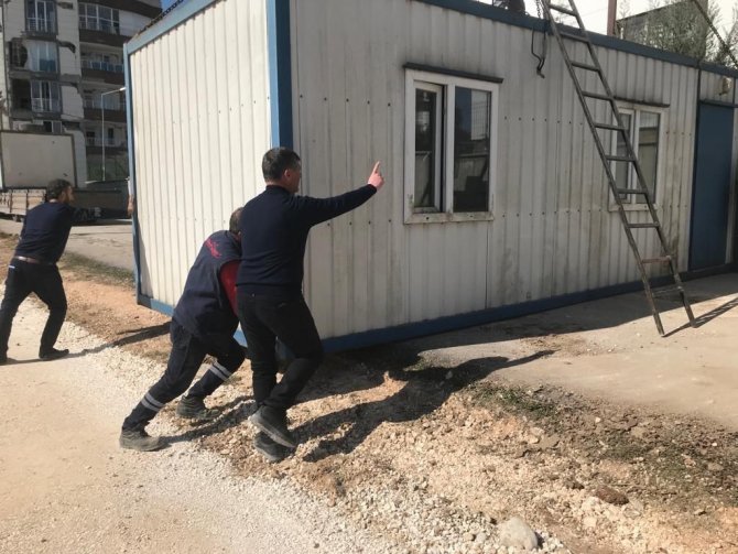 İ̇zmit Belediyesi, Adıyaman’da Konteyner Ve Çadırları Yerleştirmeye Başladı