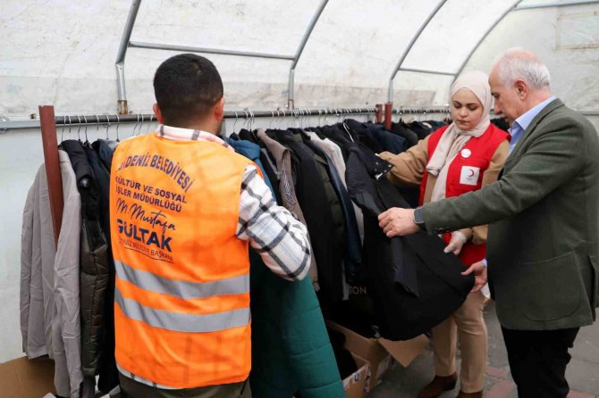 Akdeniz Belediyesi ’Giysi Market’ Kurdu