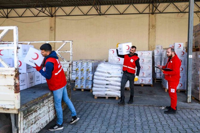 Kızılay’ın 2 Bin 300 Personeli Depremden Doğrudan Etkilendi