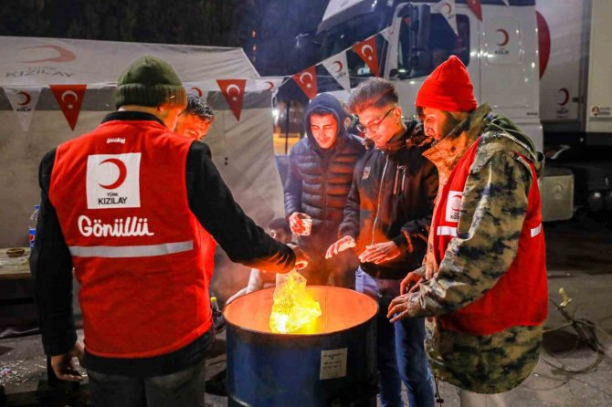 Kızılay’ın 2 Bin 300 Personeli Depremden Doğrudan Etkilendi