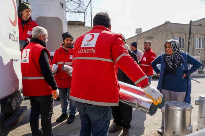 Kızılay’ın 2 Bin 300 Personeli Depremden Doğrudan Etkilendi