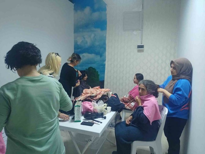 Ankara’da Berber Ve Kuaförlerden Afetzedelere Kişisel Bakım