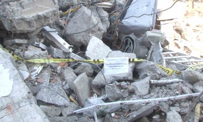 Osmaniye’de Enkaz Kaldırma Çalışmaları Sürüyor