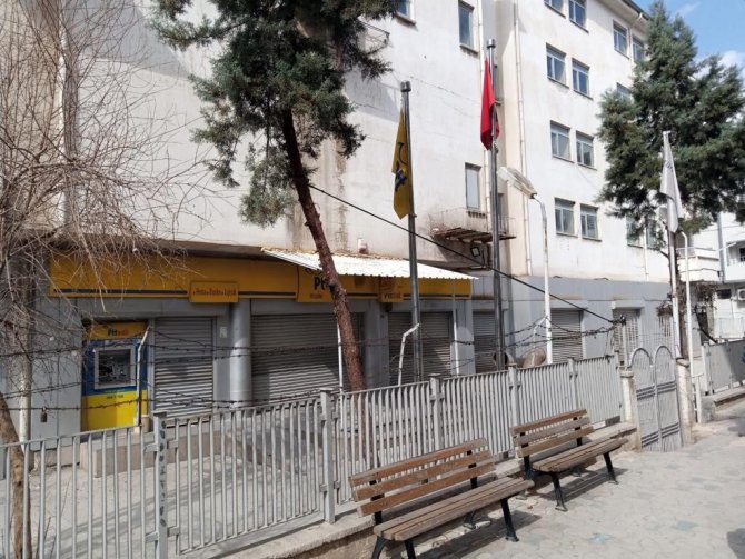 Nusaybin’de Depremden Dolayı Ptt Binası Kapatıldı