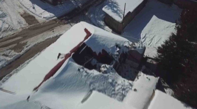 Depremde 1886’da Yapılan Cami De Hasar Aldı