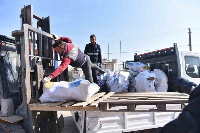Karesi Belediyesi Depremzedeler İçin Soba Üretiyor