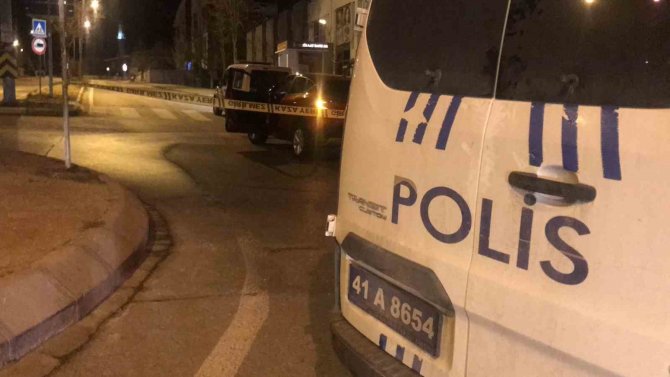 Silahla Vurulduktan Sonra Arabasına Binip Kaçtı, Durduğu Yerde Yardım İstedi