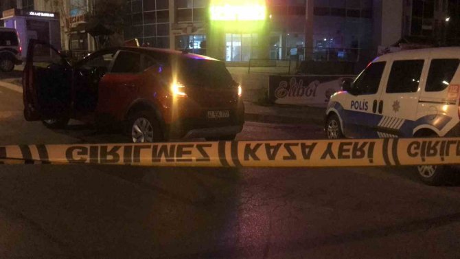 Silahla Vurulduktan Sonra Arabasına Binip Kaçtı, Durduğu Yerde Yardım İstedi