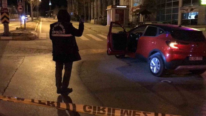 Silahla Vurulduktan Sonra Arabasına Binip Kaçtı, Durduğu Yerde Yardım İstedi